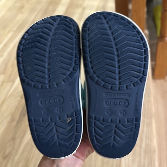 Crocs kids size 10-11 - Picture 3 of 4